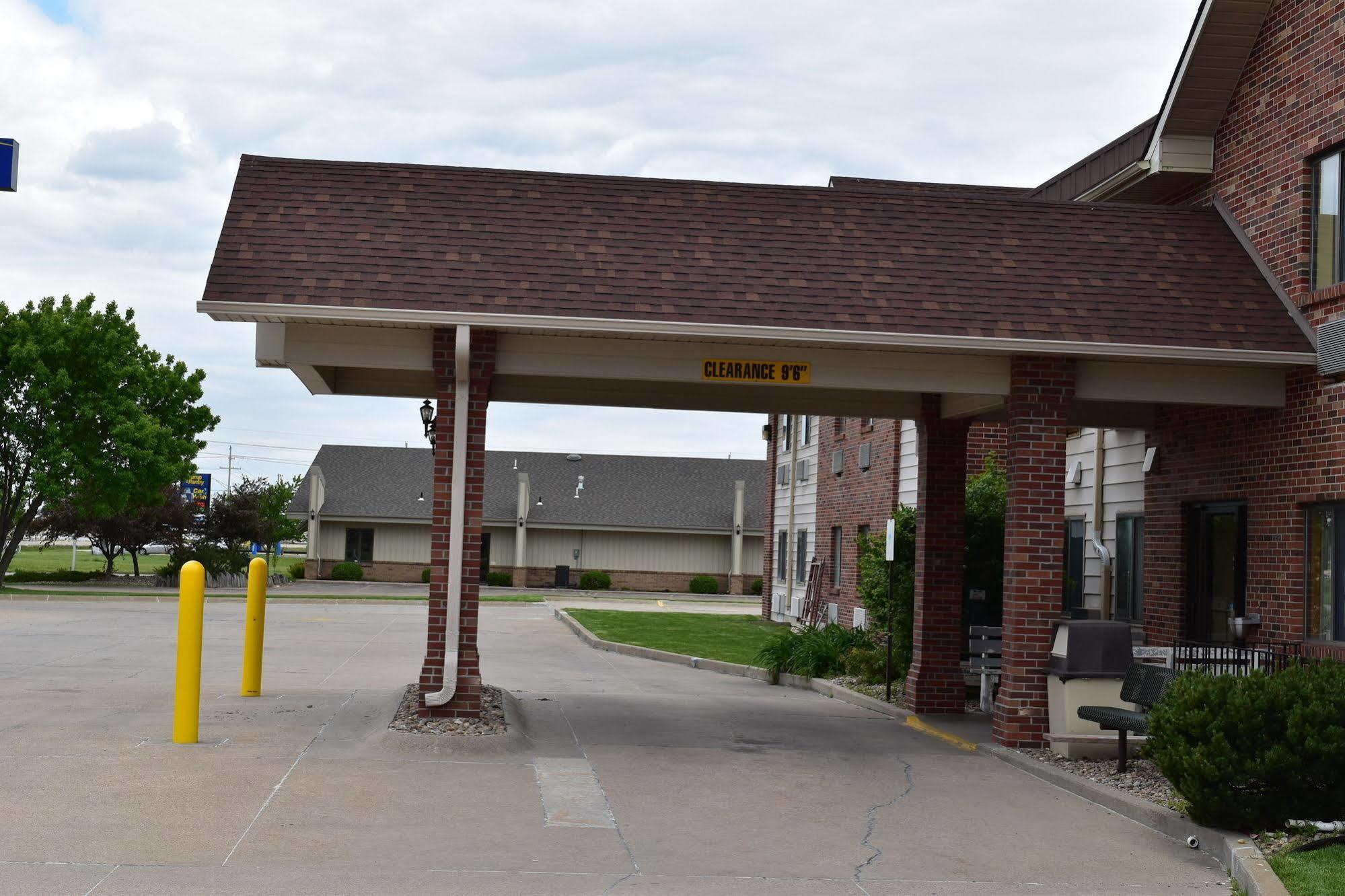 Days Inn By Wyndham Grand Island Exterior photo